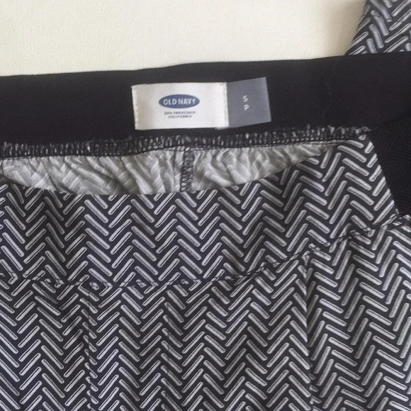 Old Navy Pull on Ankle Pants - Picture 6 of 7